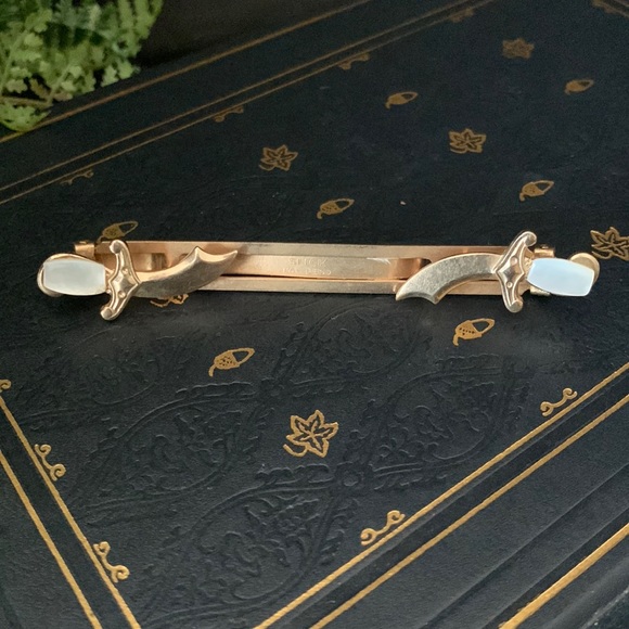slick Other - Vintage gold tone metal SLICK tie clip with Mother of Pearl daggers / knives